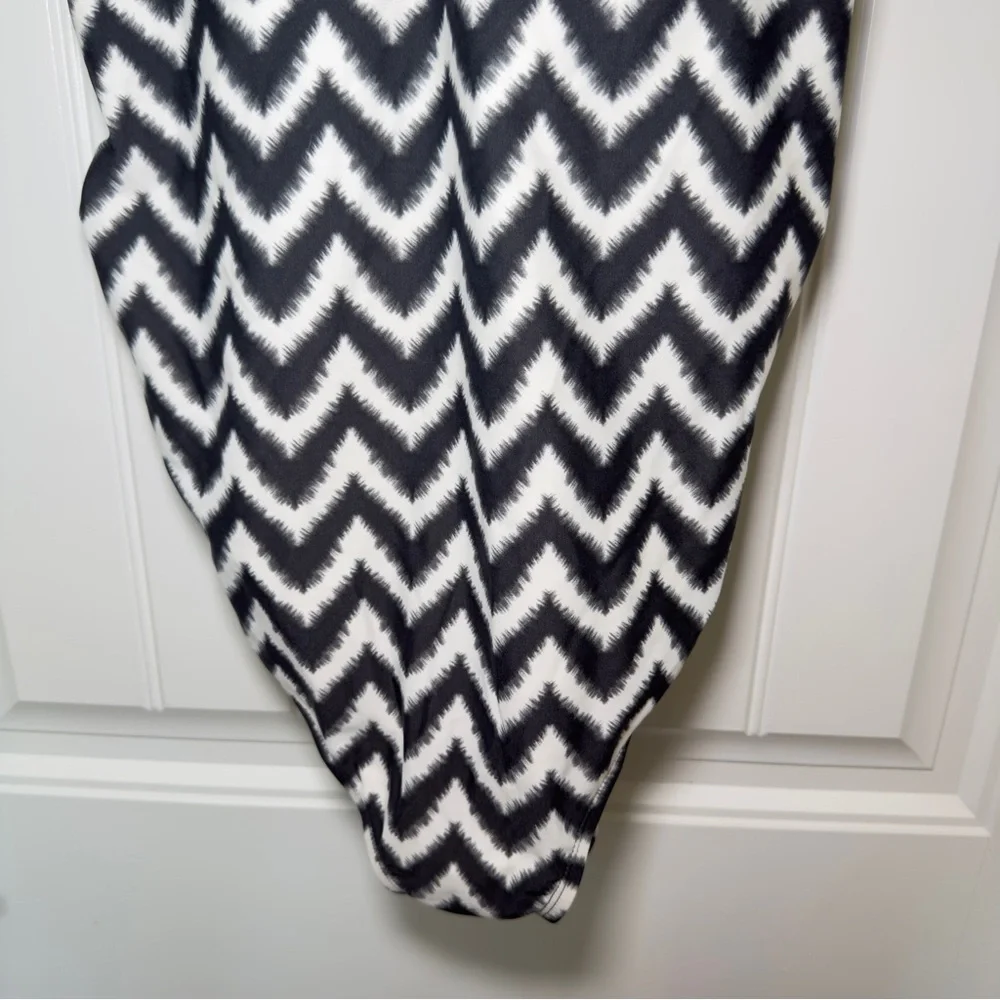 Liz Lange Maternity For Target Large Gray White Chevron Print One Piece Swimsuit